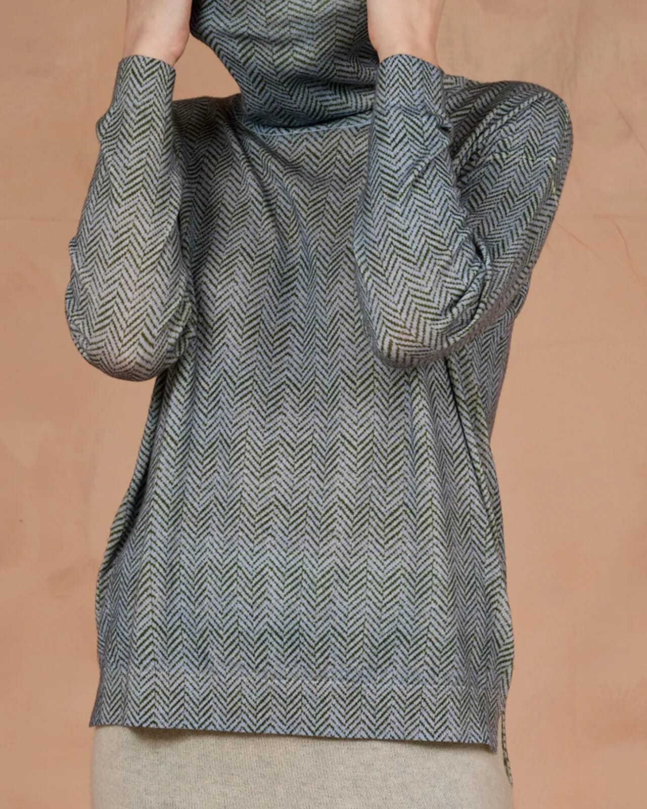 GEOMETRIC PRINT HIGH NECK  JUMPER COL. 172