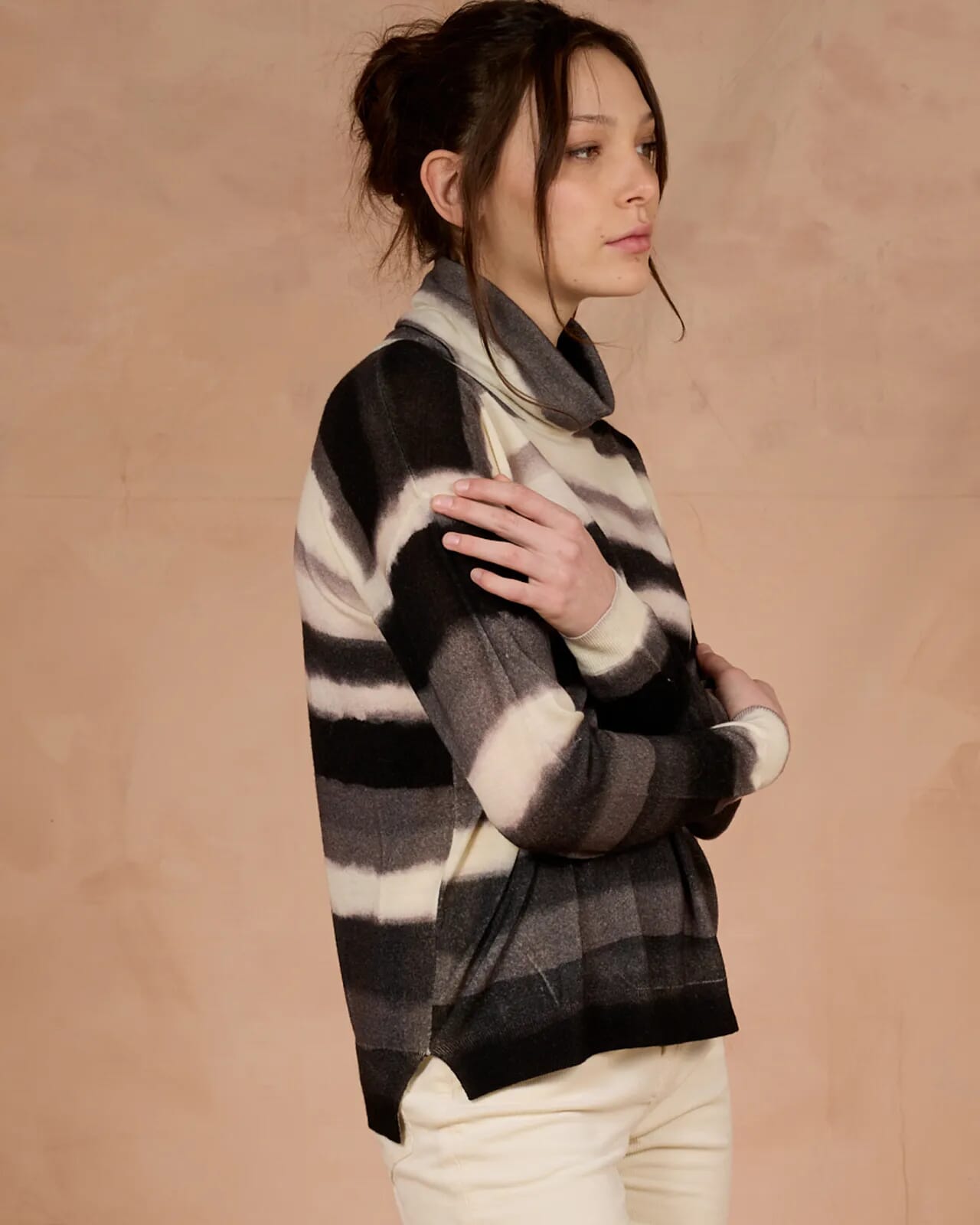 GEOMETRIC PRINT HIGH NECK  JUMPER COL. 209