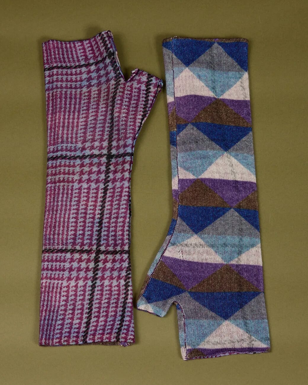 MULTI PRINT REVERSIBLE GLOVES  COL.005