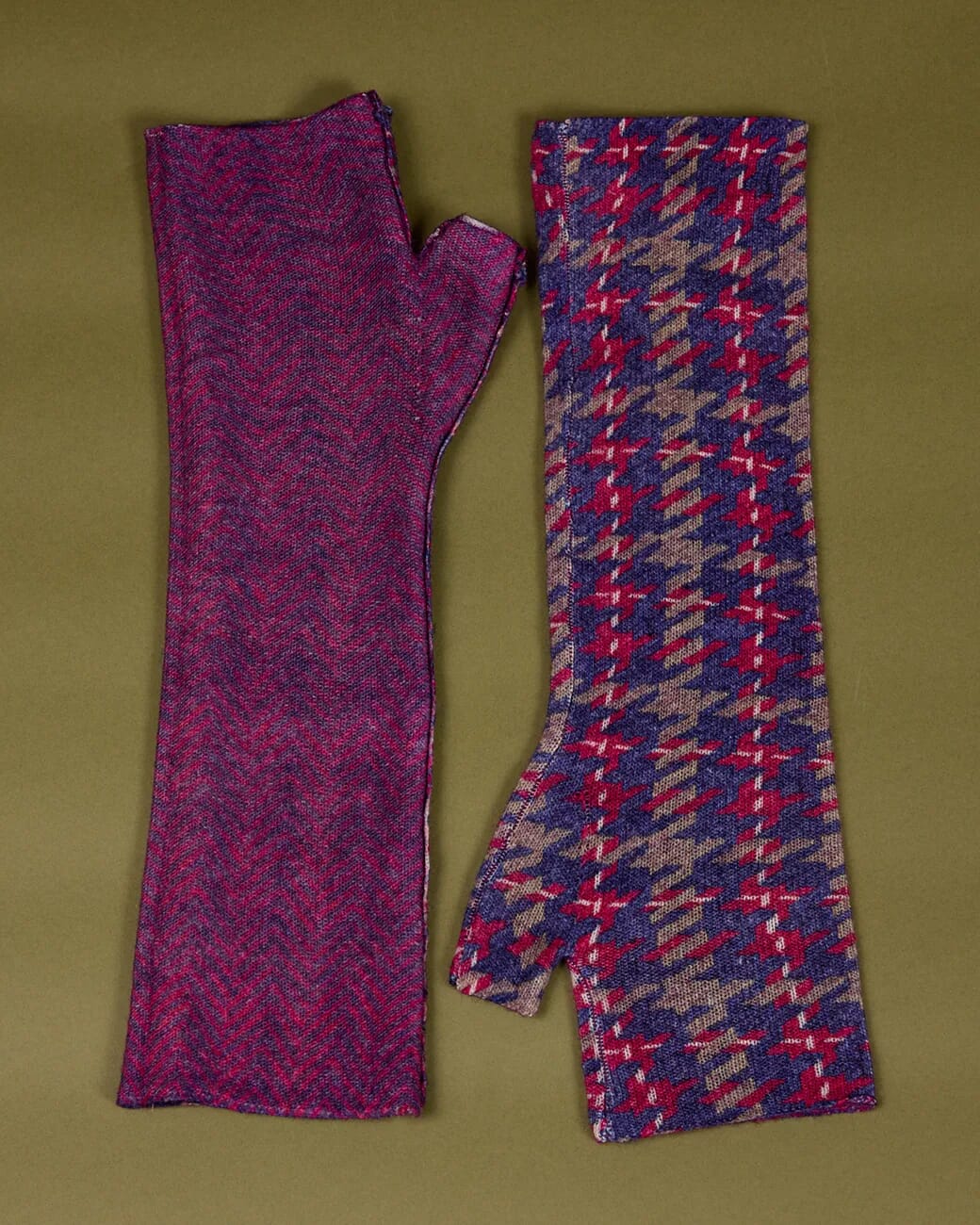 MULTI PRINT REVERSIBLE GLOVES  COL.011