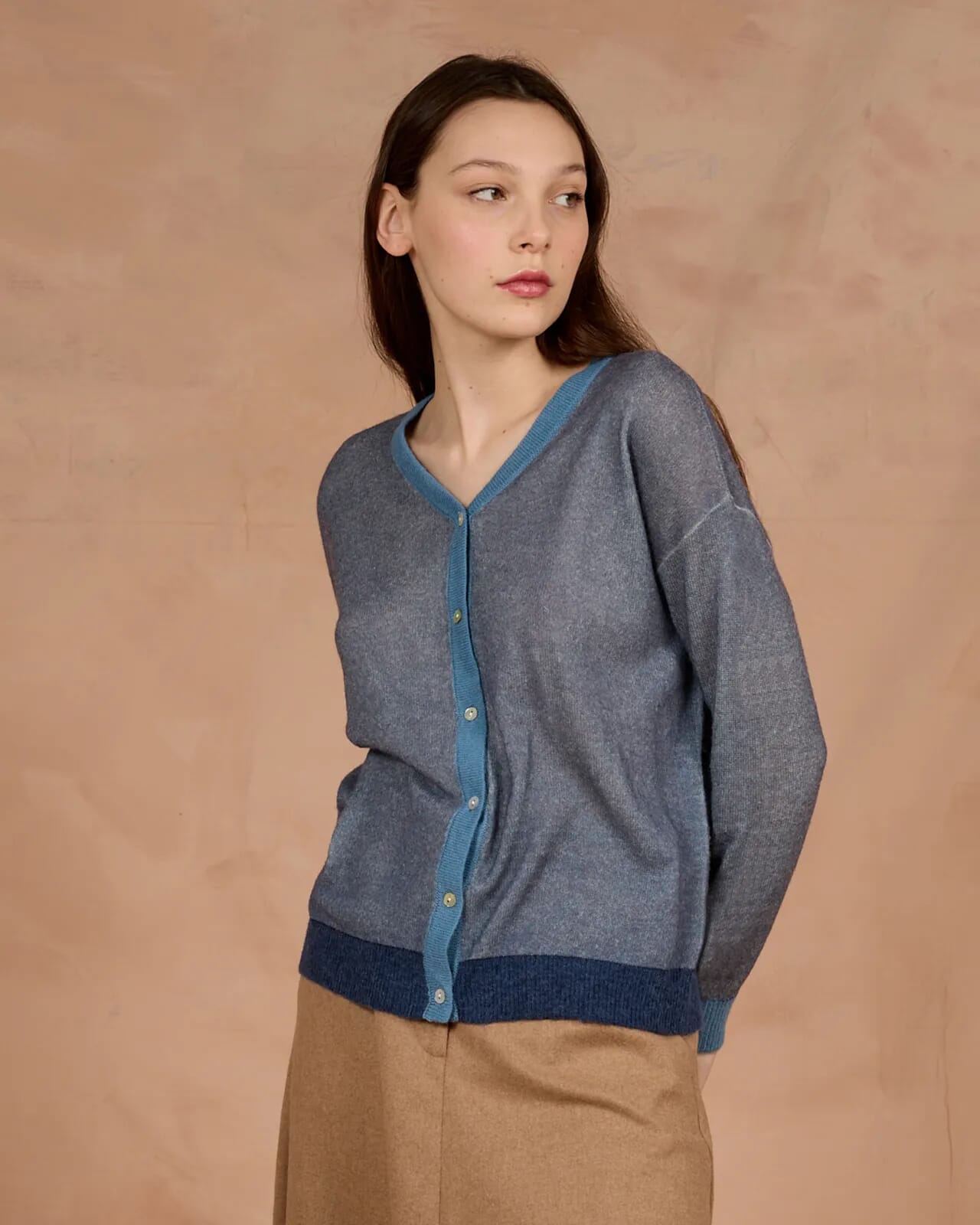 SOLID COLOUR V NECK CARDIGAN  COL.012