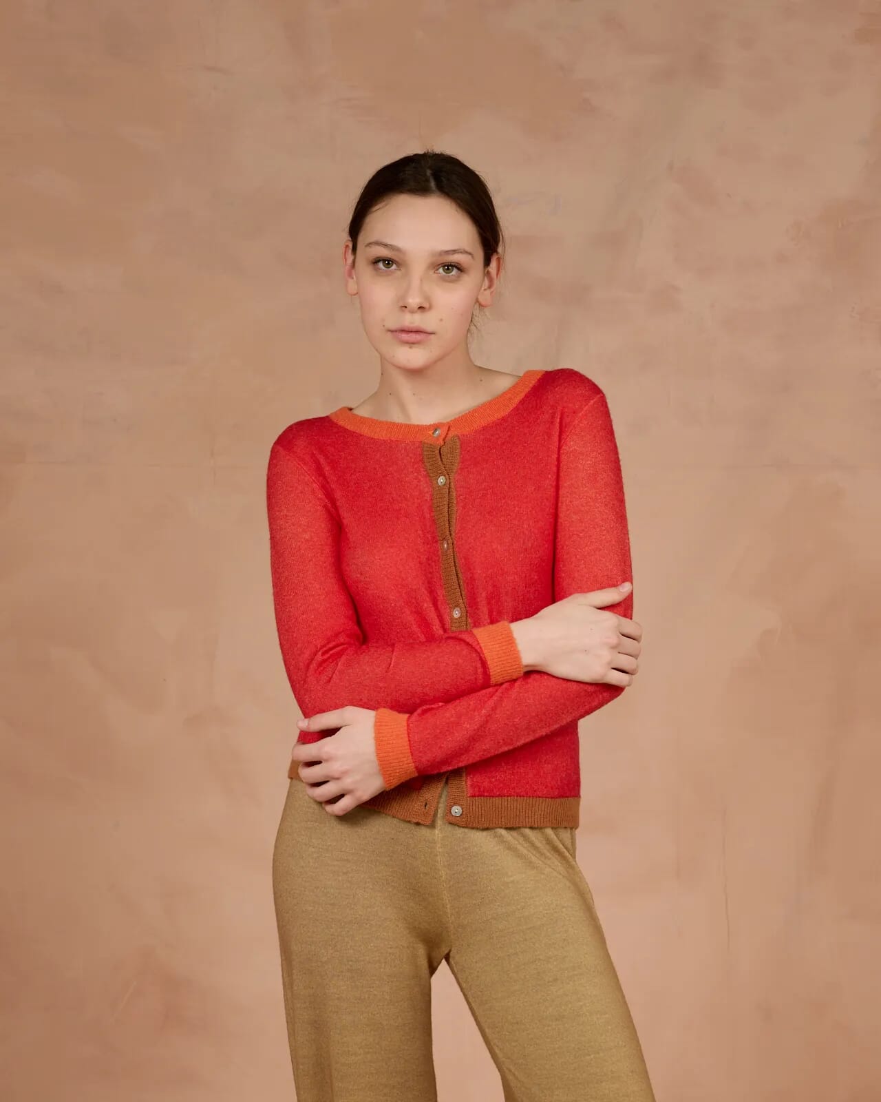 SOLID COLOUR CREWNECK CARDIGAN COL.018