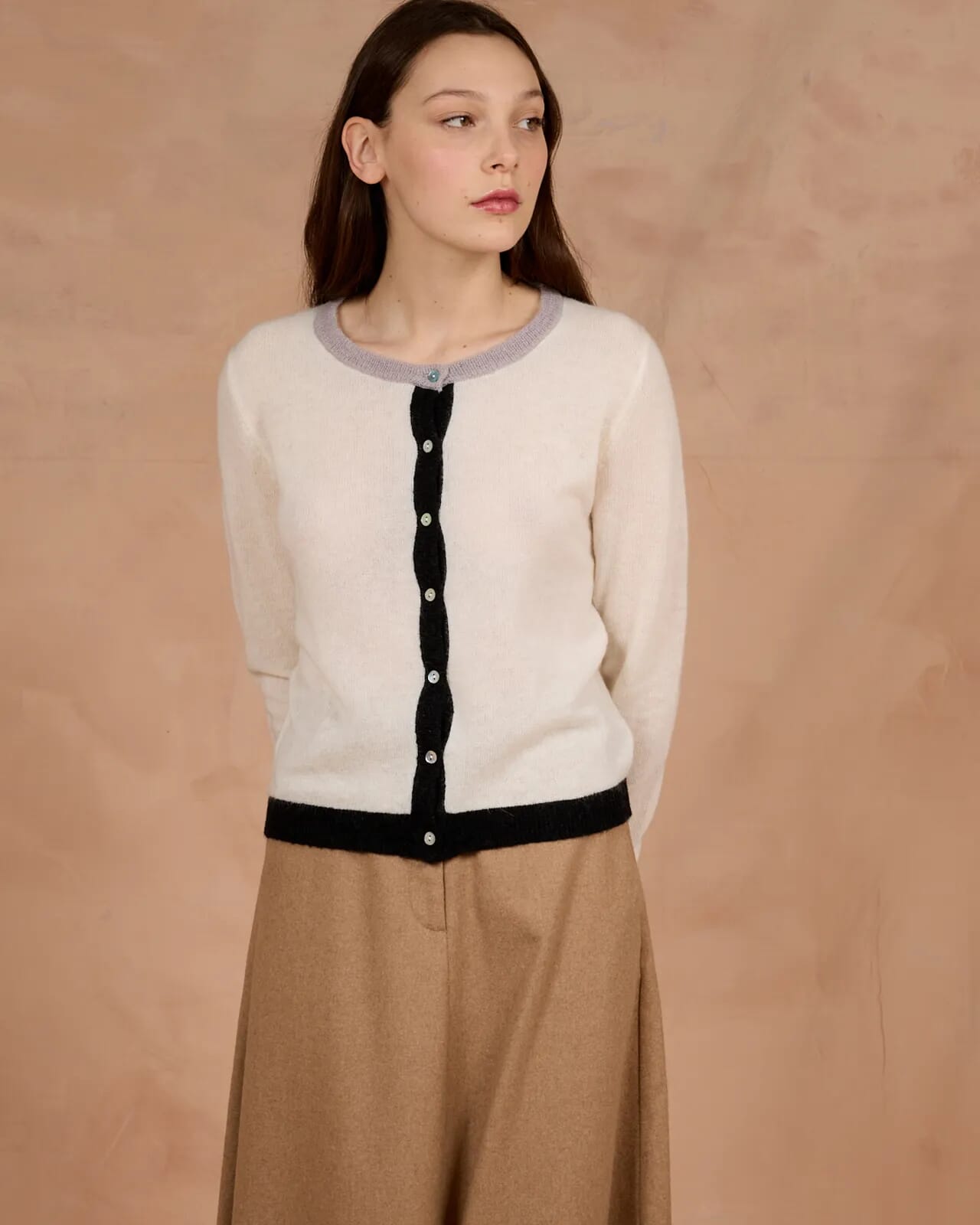 SOLID COLOUR CREWNECK CARDIGAN COL.050