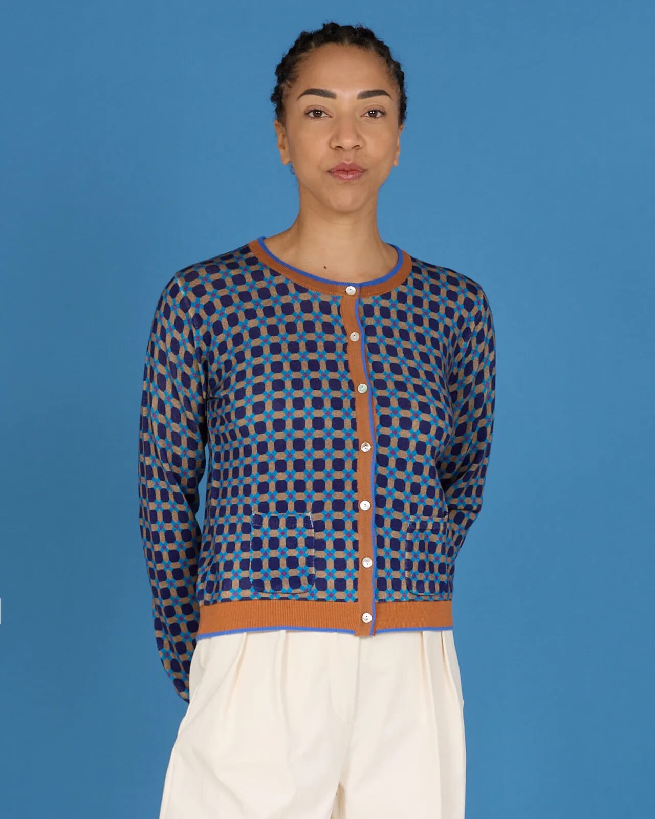 CONTRAST-EDGE GEOMETRIC PRINT CARDIGAN WITH POCKETS COL. 250