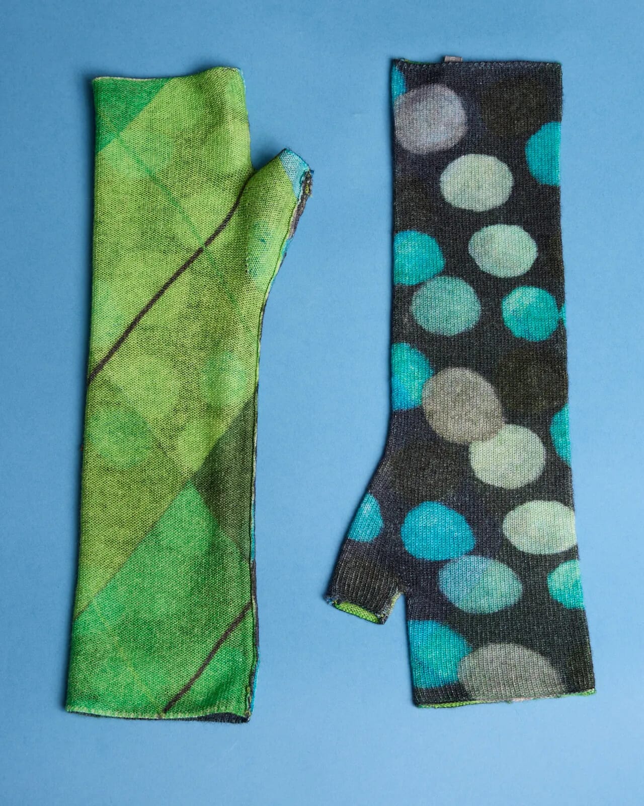 MULTI PRINT REVERSIBLE GLOVES COL.002