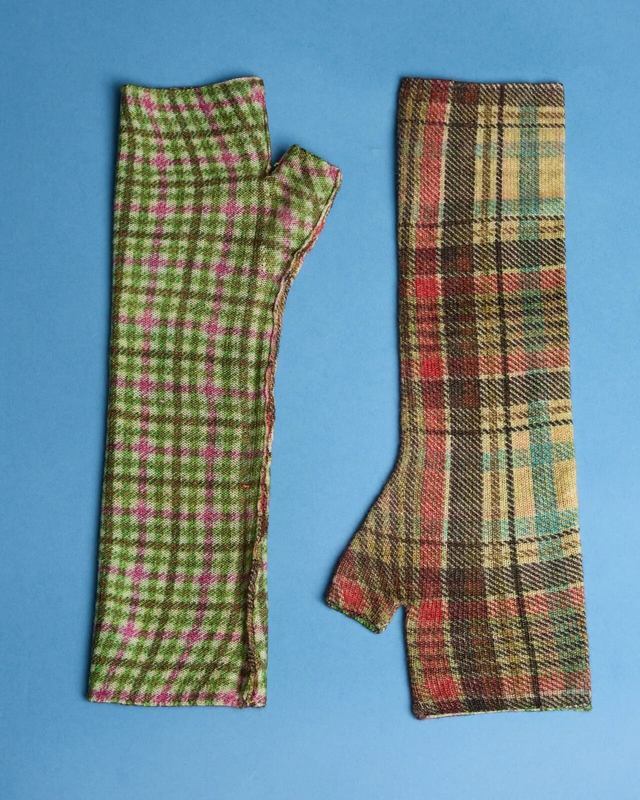 MULTI PRINT REVERSIBLE GLOVES COL.010