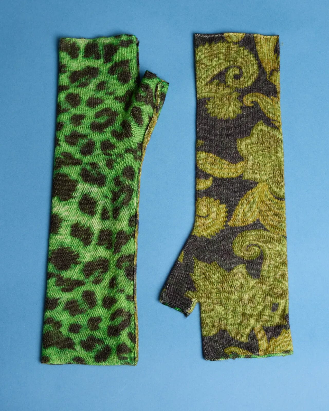 MULTI PRINT REVERSIBLE GLOVES COL.015