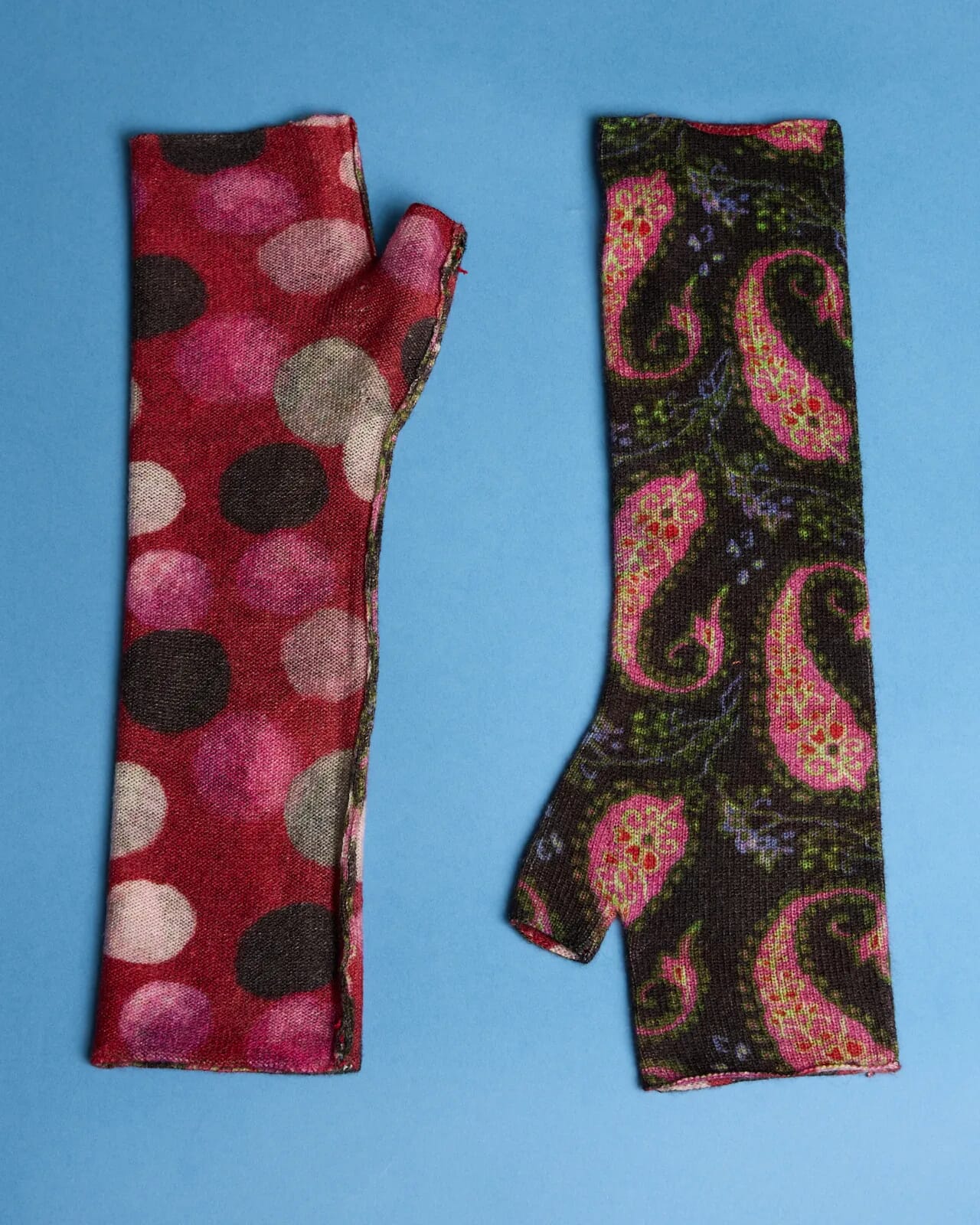 MULTI PRINT REVERSIBLE GLOVES COL.017