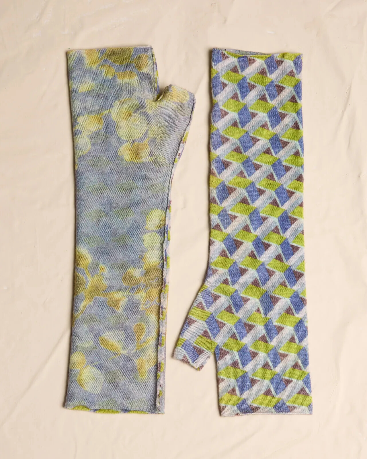 MULTI PRINT REVERSIBLE GLOVES COL.019