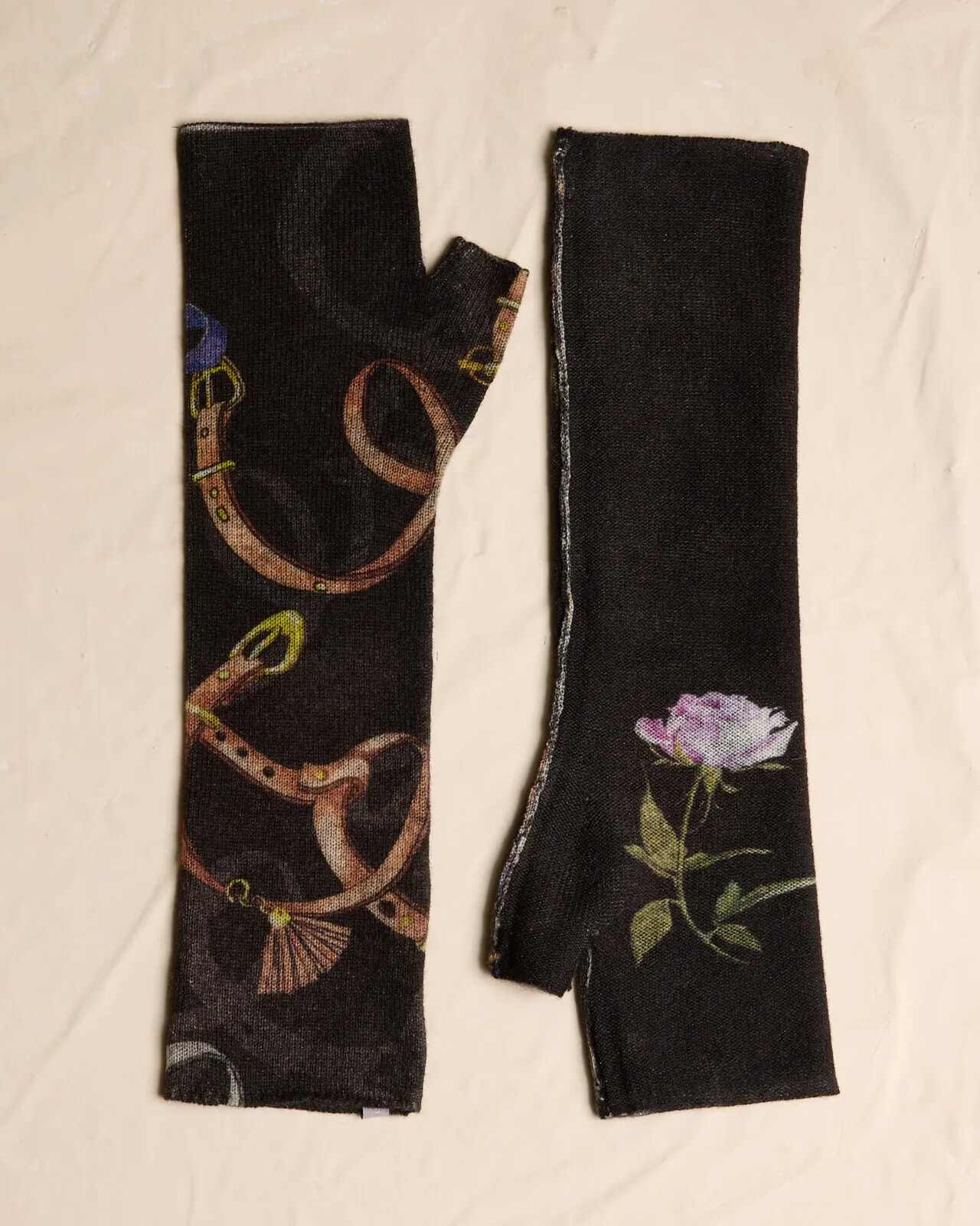 MULTI PRINT REVERSIBLE GLOVES COL.018