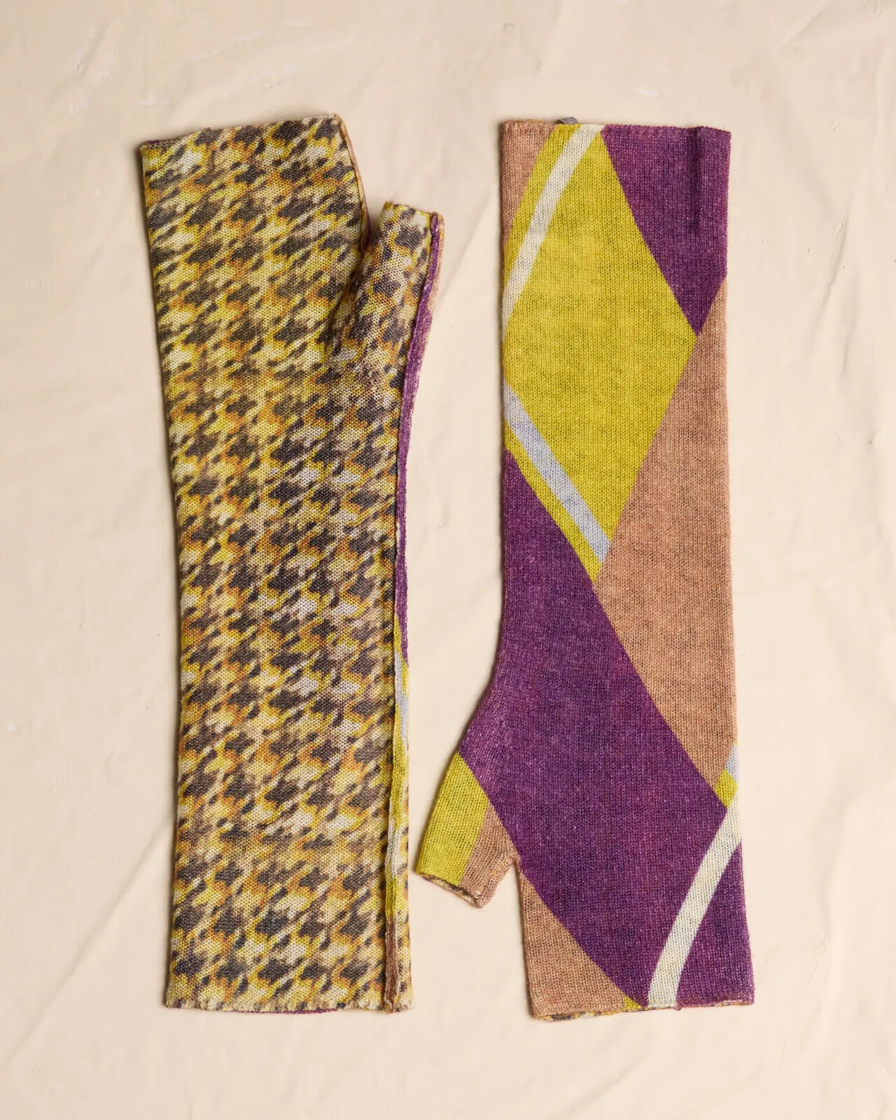 MULTI PRINT REVERSIBLE GLOVES COL.015