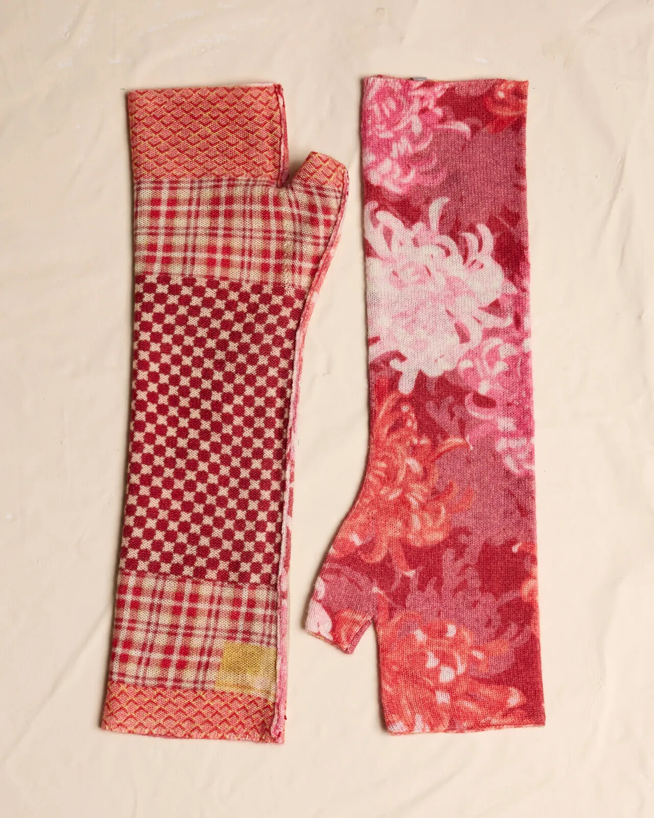 MULTI PRINT REVERSIBLE GLOVES COL.013