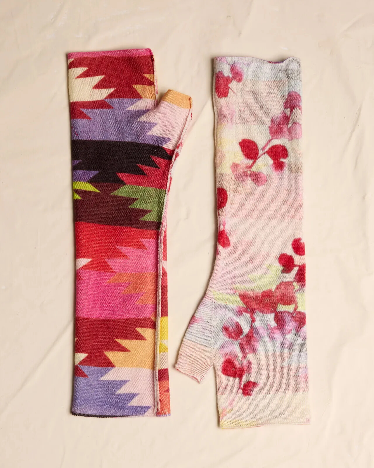 MULTI PRINT REVERSIBLE GLOVES COL.012