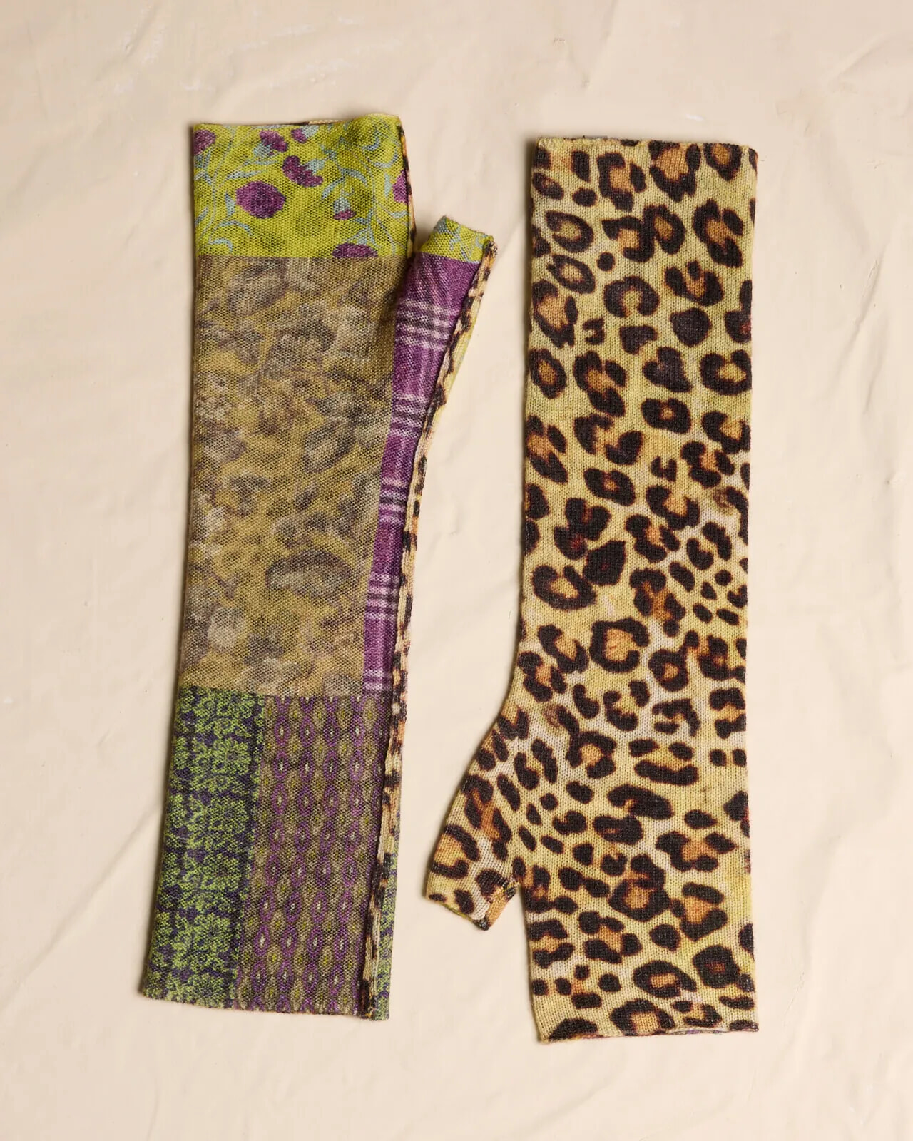 MULTI PRINT REVERSIBLE GLOVES COL.011