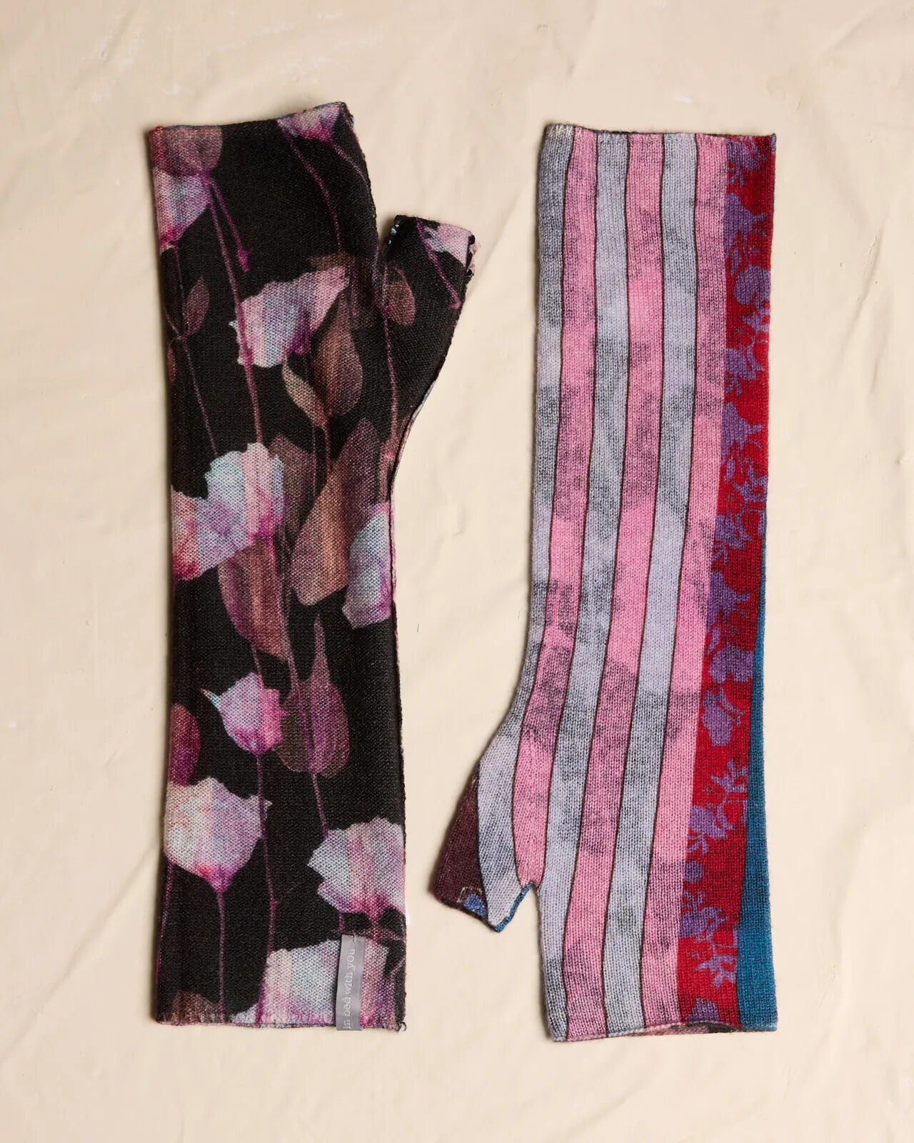 MULTI PRINT REVERSIBLE GLOVES COL.009