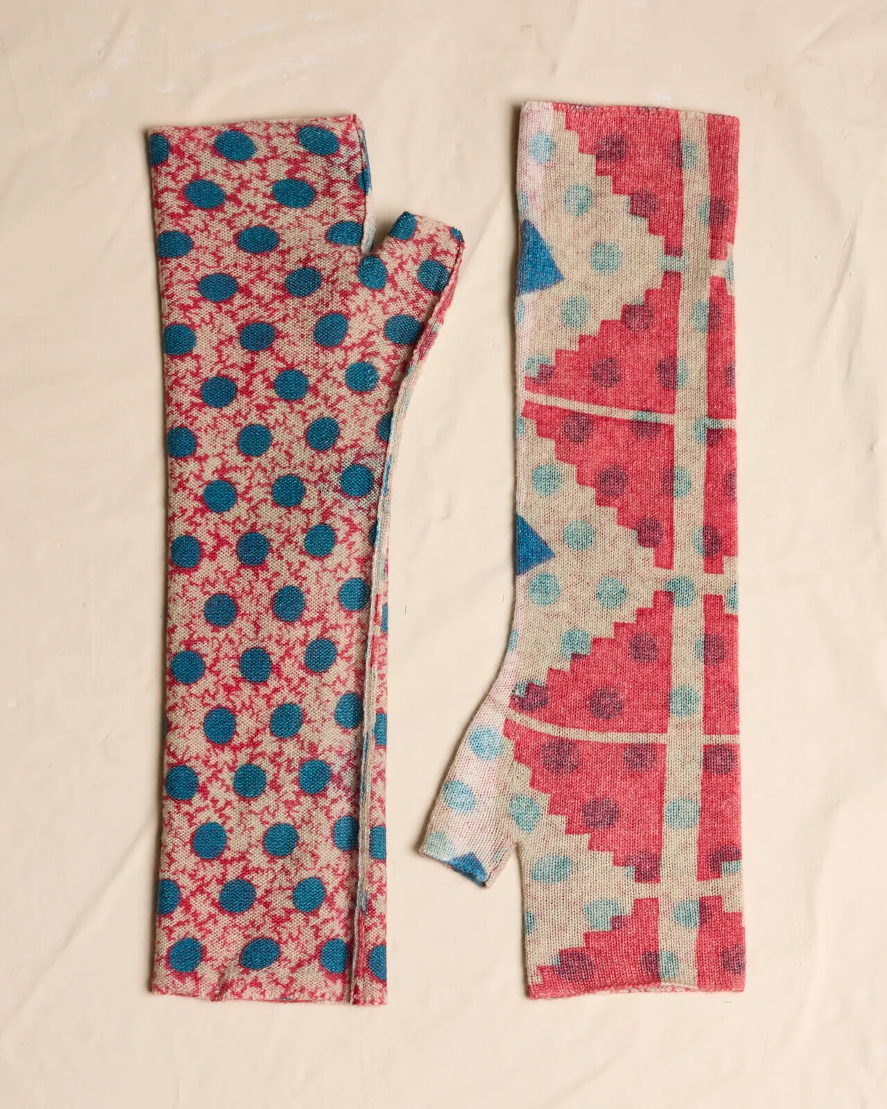 MULTI PRINT REVERSIBLE GLOVES COL.007