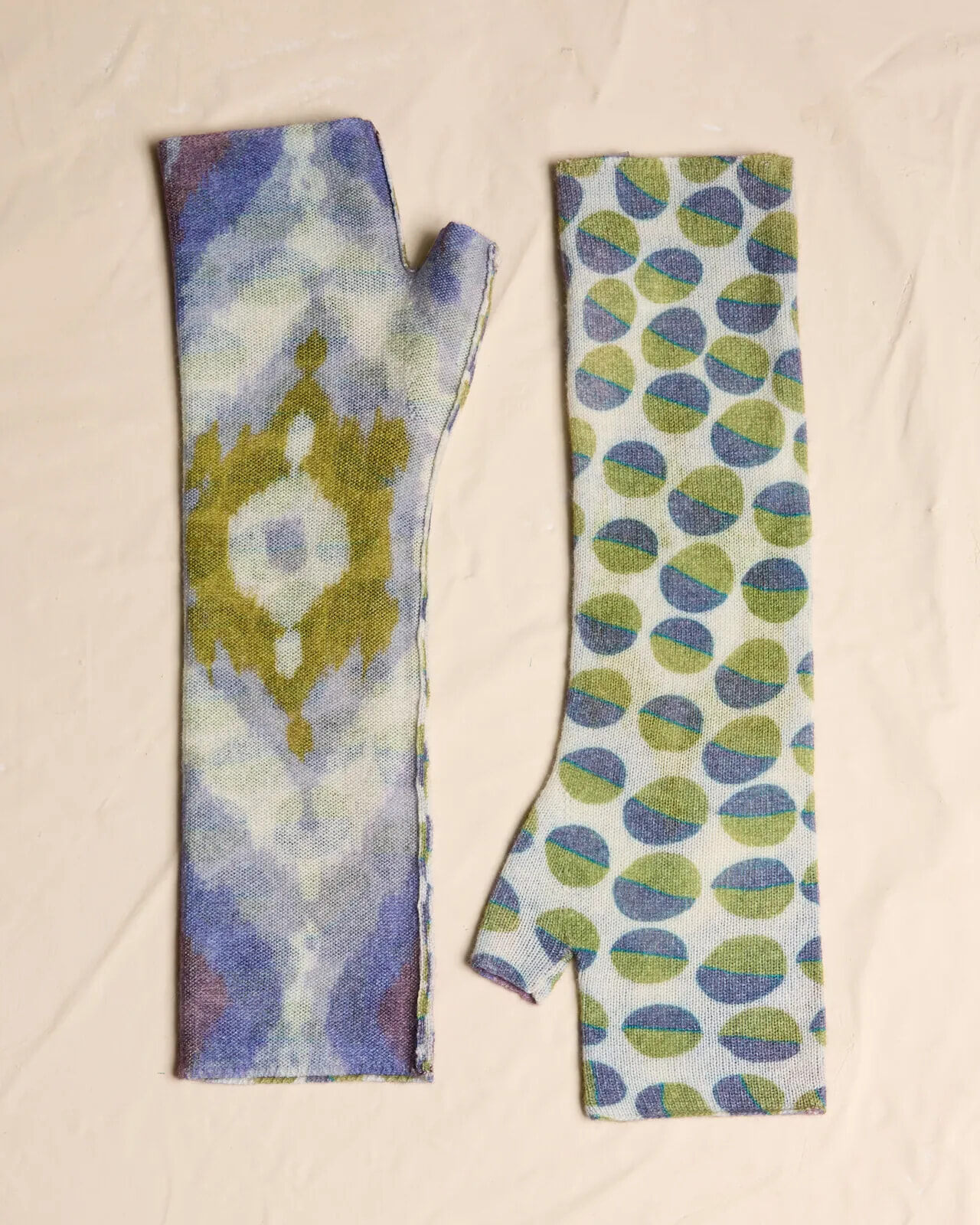 MULTI PRINT REVERSIBLE GLOVES COL.006