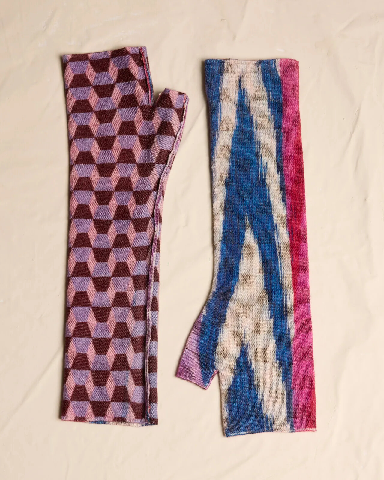 MULTI PRINT REVERSIBLE GLOVES COL.005