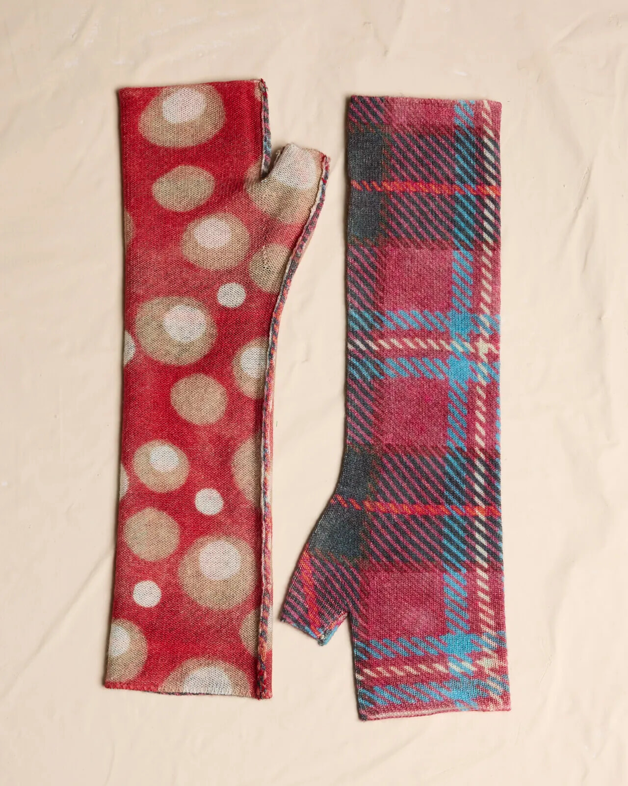 MULTI PRINT REVERSIBLE GLOVES COL.004