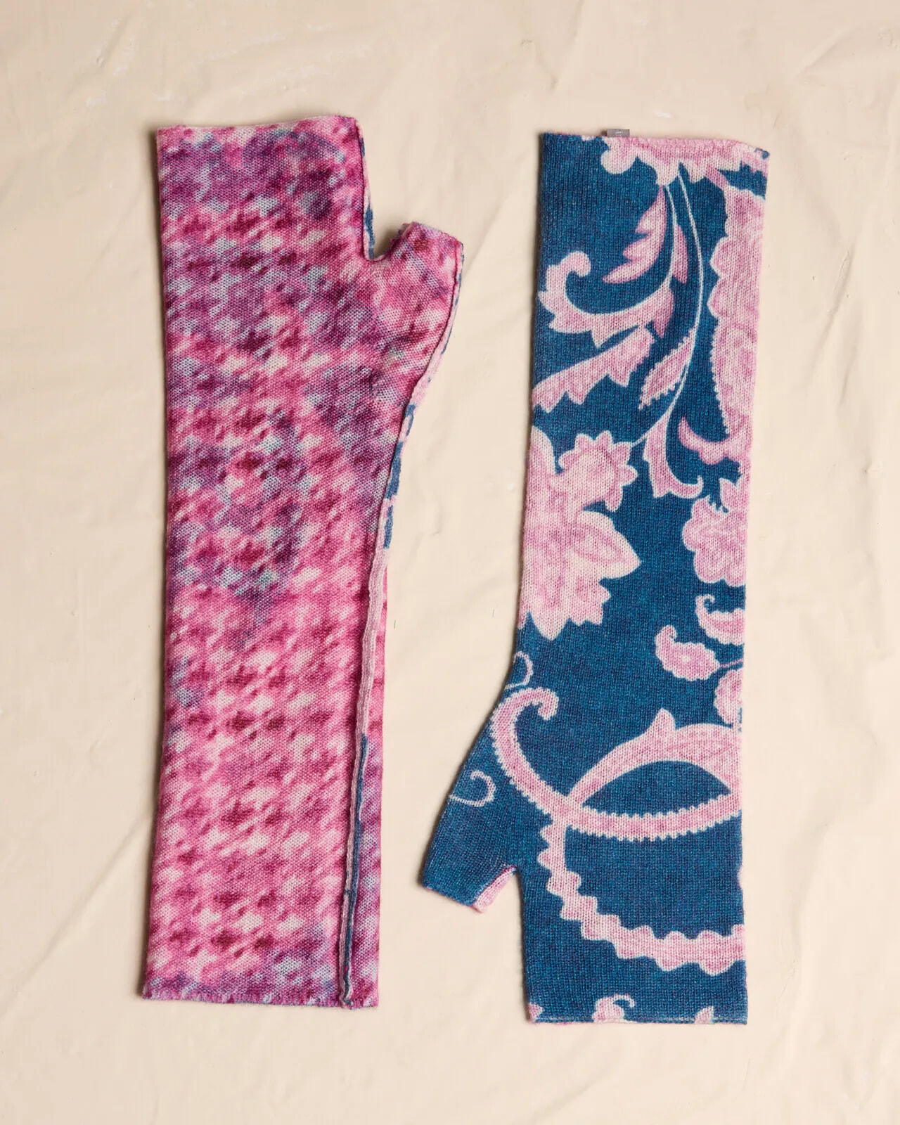 MULTI PRINT REVERSIBLE GLOVES COL.003