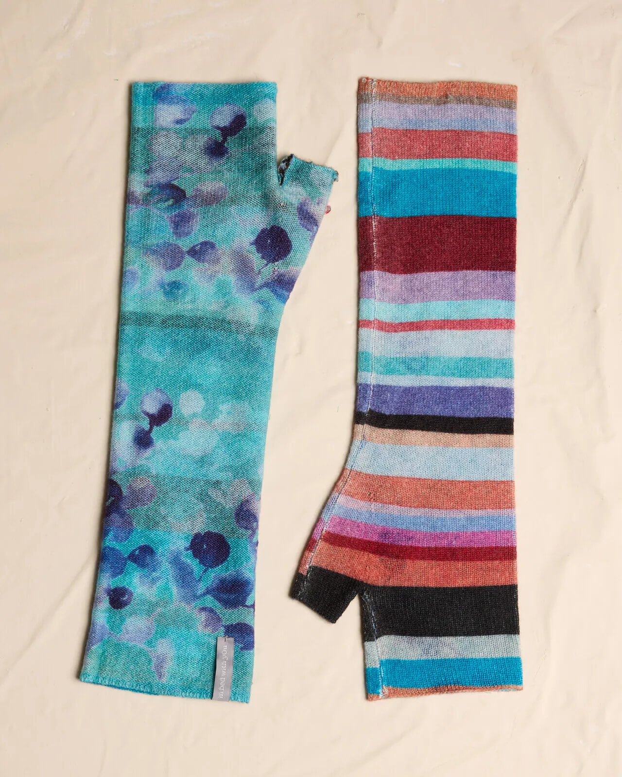 MULTI PRINT REVERSIBLE GLOVES COL.002