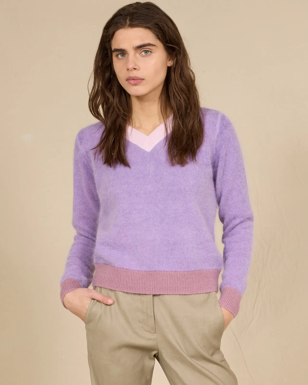 SOLID COLOUR V NECK JUMPER COL.026
