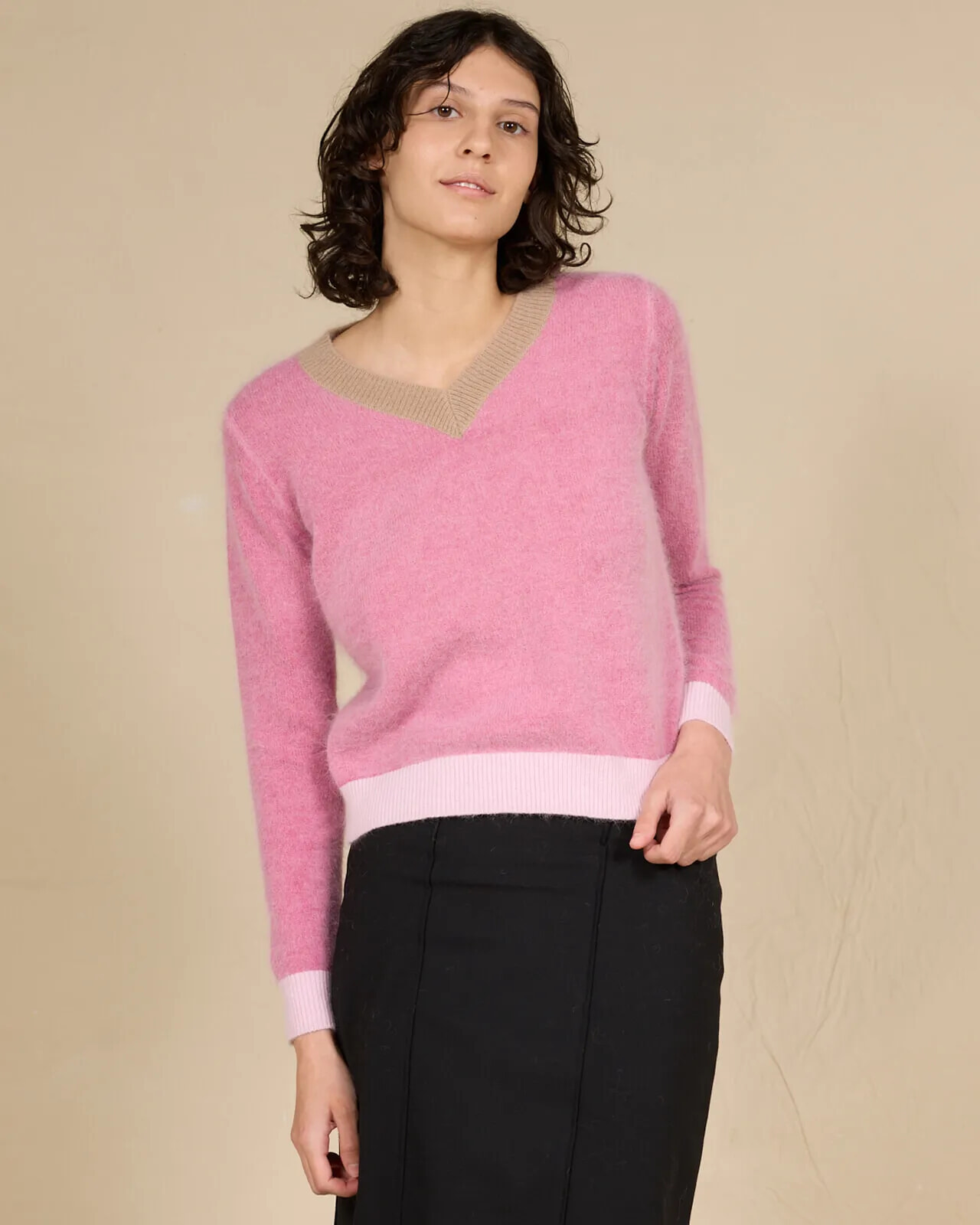 SOLID COLOUR V NECK JUMPER COL.013