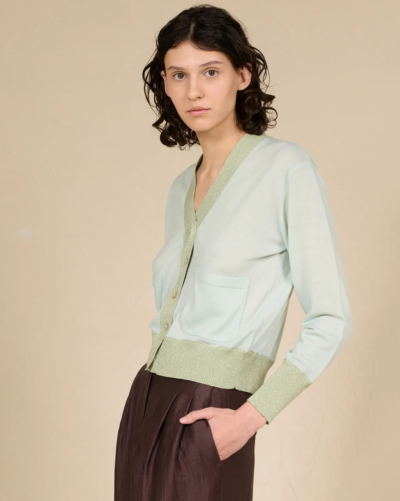 SOLID COLOUR V NECK CARDIGAN WITH POCKETS COL. 022