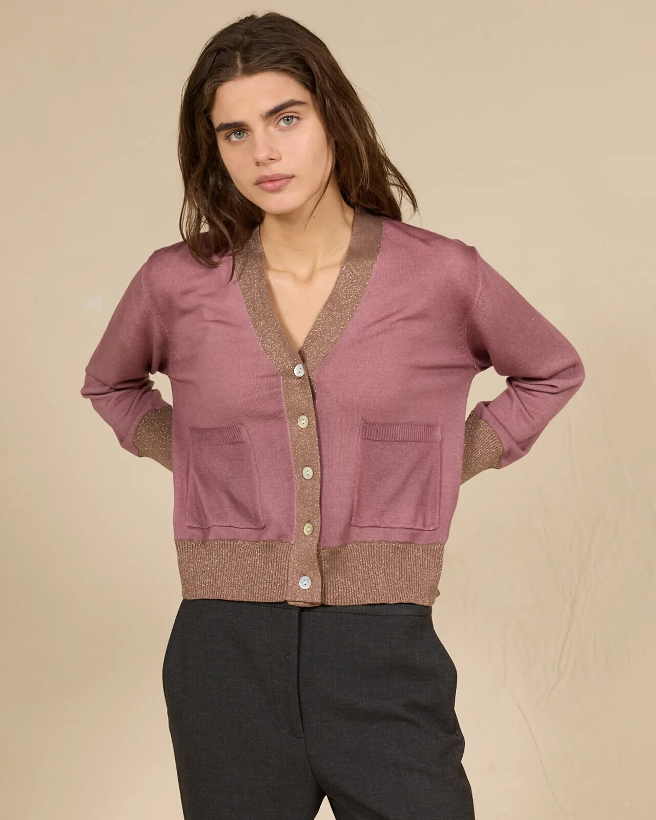 SOLID COLOUR V NECK CARDIGAN WITH POCKETS COL. 002