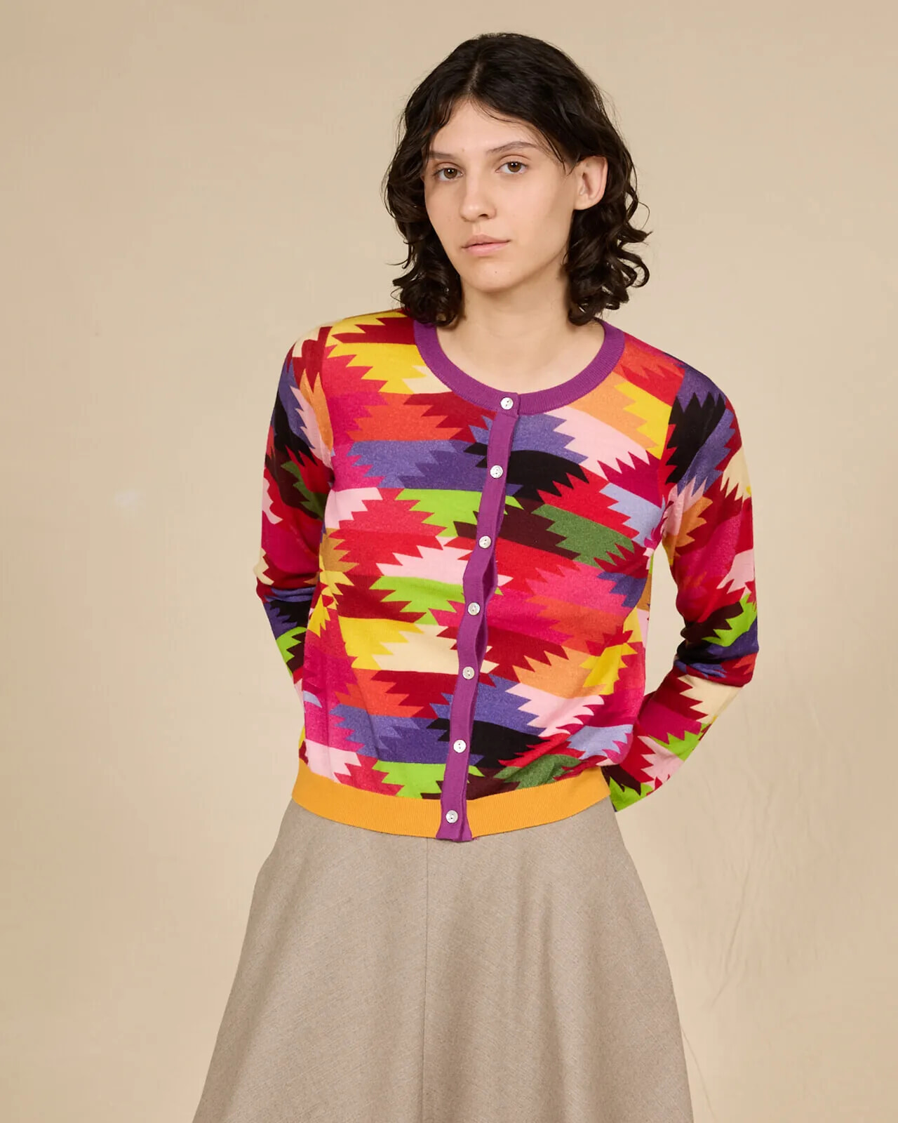CONTRAST-EDGE GEOMETRIC PRINT CARDIGAN COL. 209