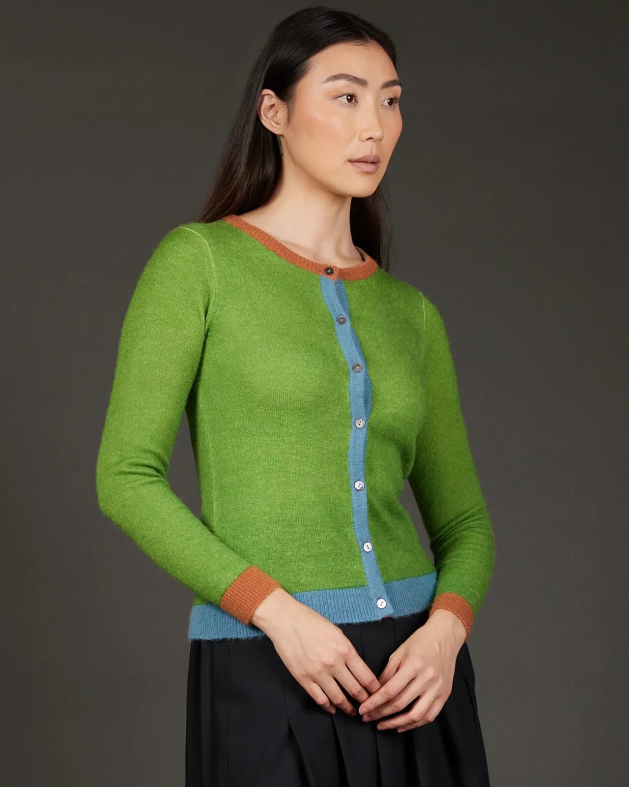 SOLID COLOUR PRINT CREWNECK CARDIGAN COL.010